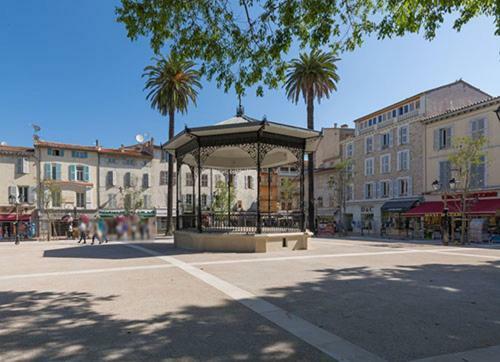 Duplex Fontaine - Appartement Duplex Coeur Vieil Antibes Old City Marche Provencal Zewnętrze zdjęcie
